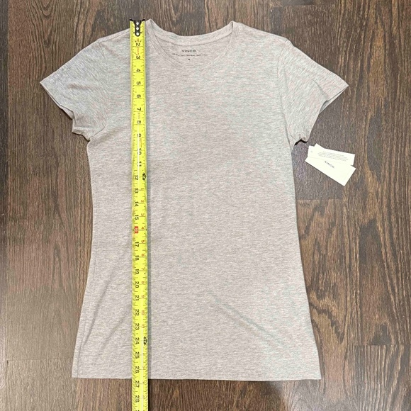 Vince Women’s Light Gray Short Sleeve Crew Neck T Shirt NWT Size Medium - Picture 3 of 9